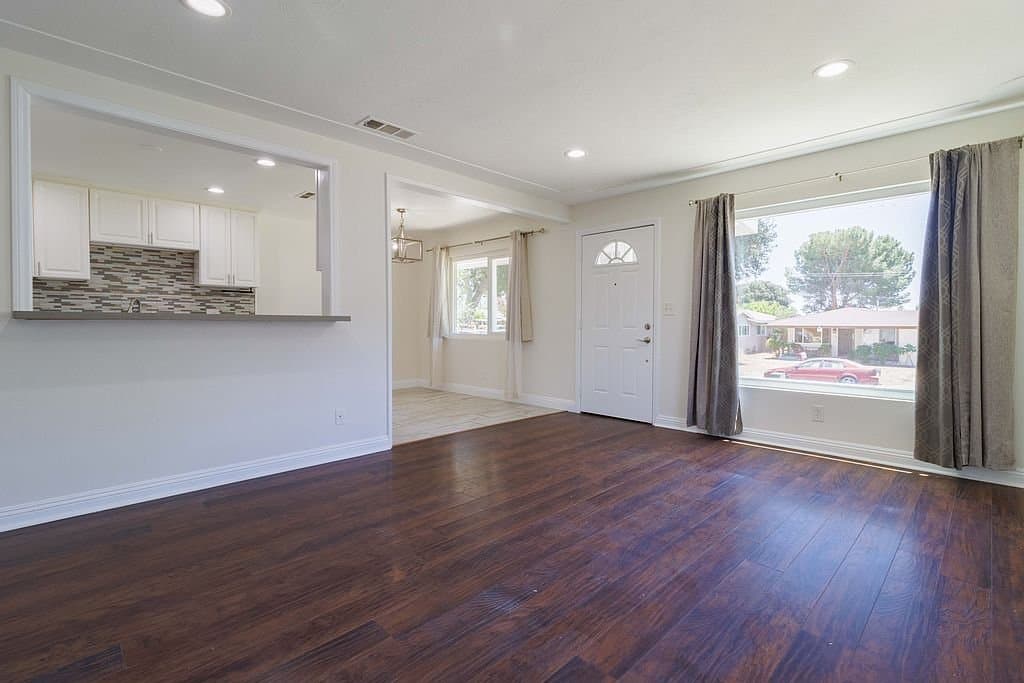 San Bernardino House: 268 E 45th St