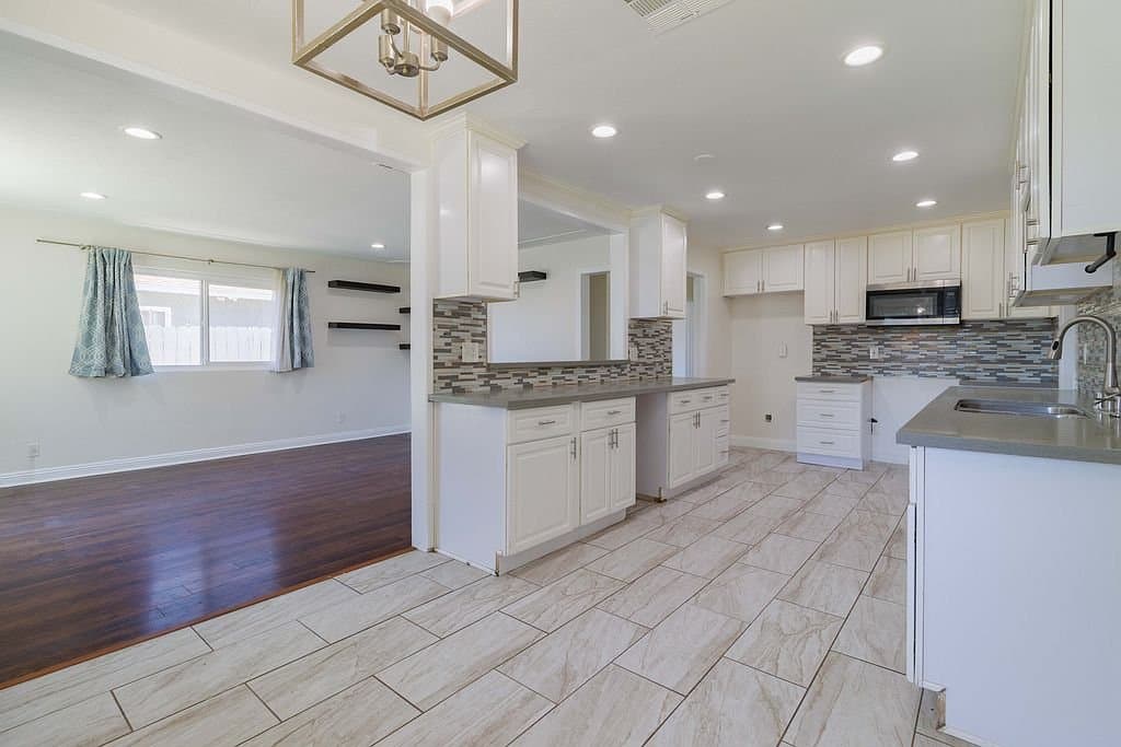 San Bernardino House: 268 E 45th St