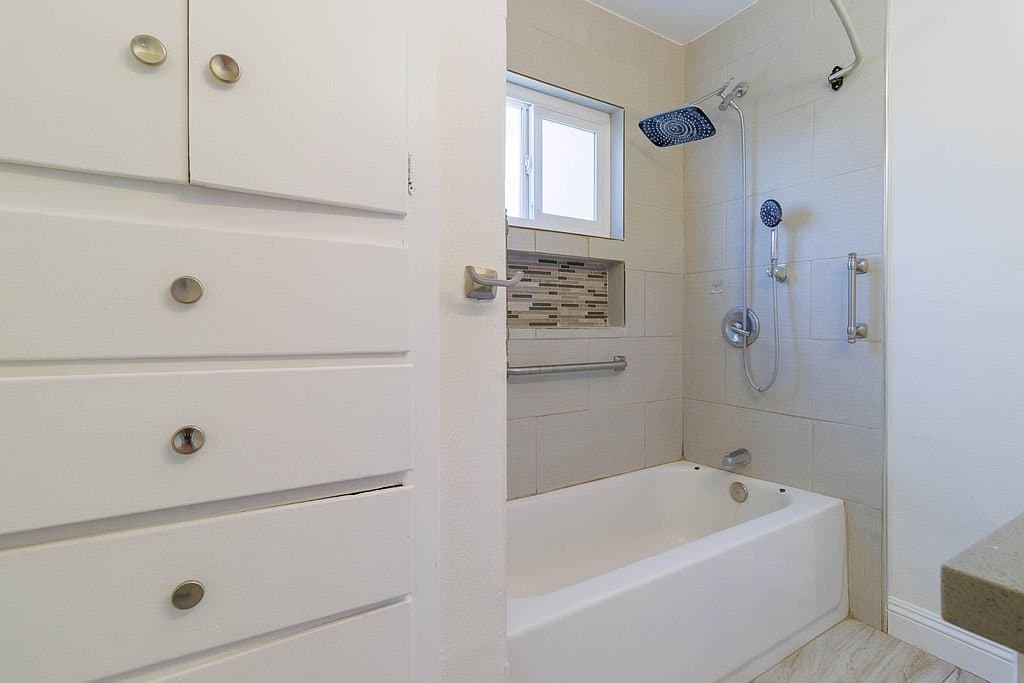 San Bernardino House: 268 E 45th St