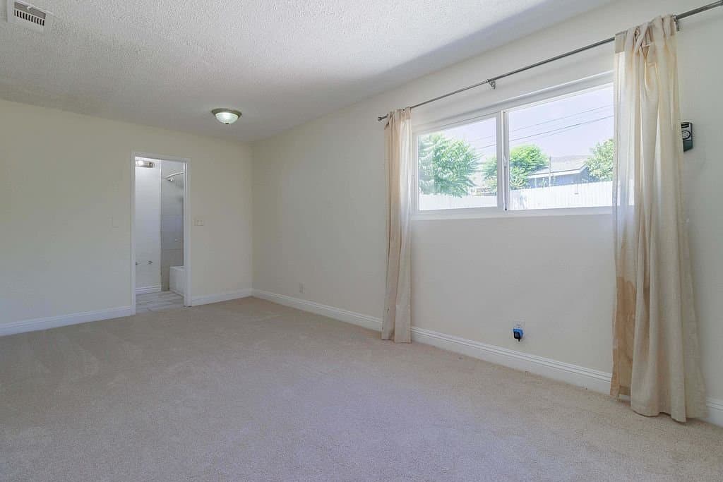 San Bernardino House: 268 E 45th St