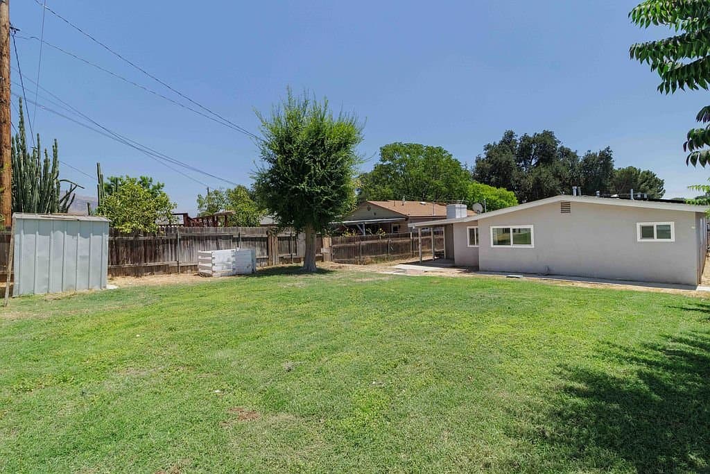 San Bernardino House: 268 E 45th St