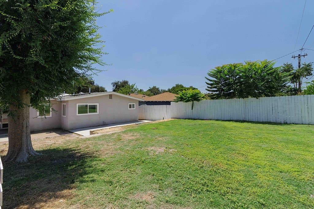 San Bernardino House: 268 E 45th St