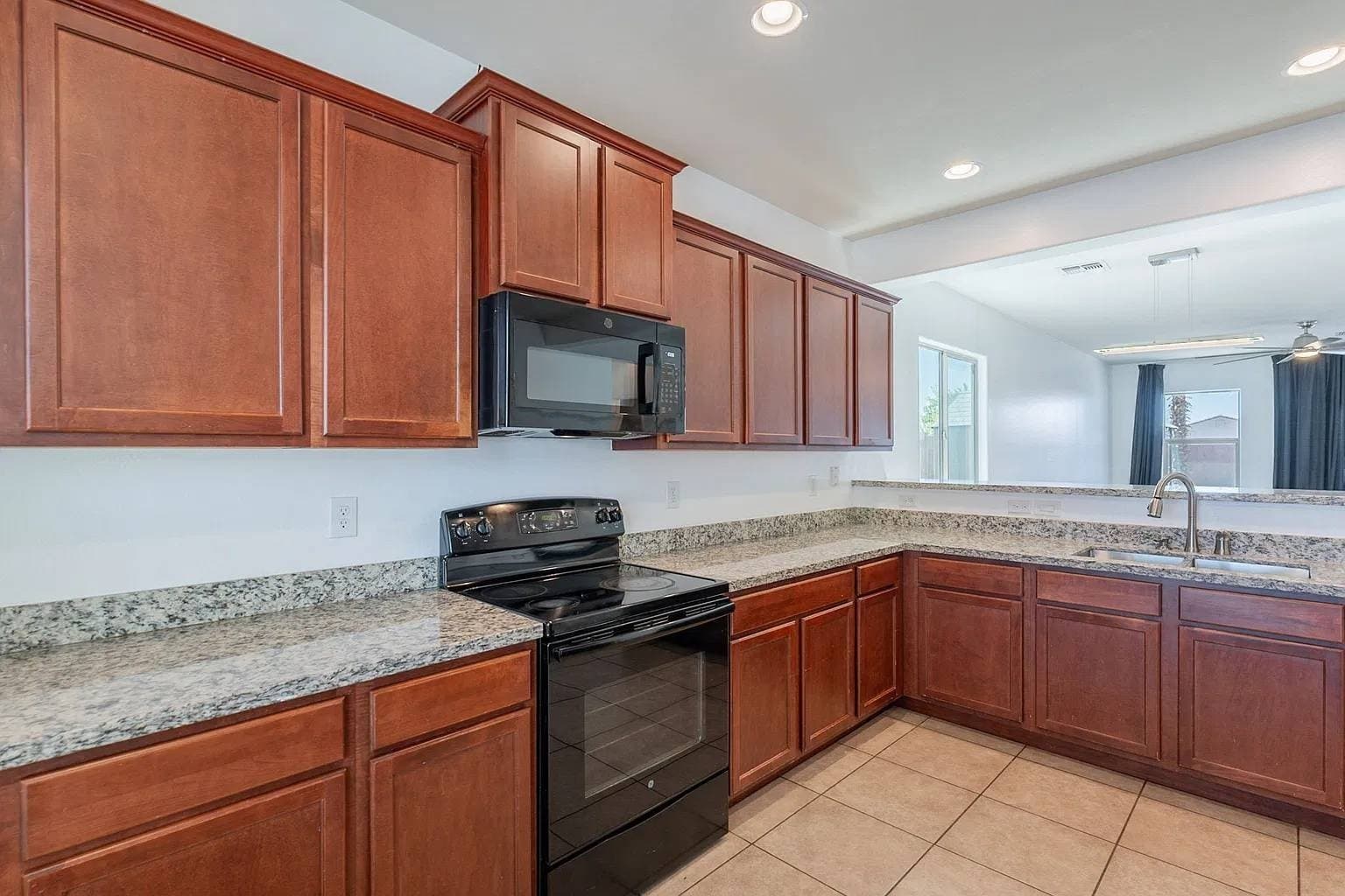 Maricopa House: 41251 W Barcelona Dr