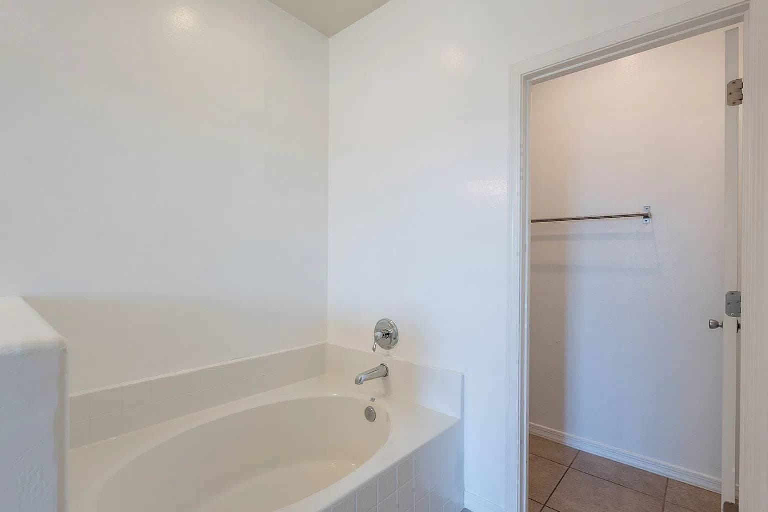 Maricopa House: 41251 W Barcelona Dr
