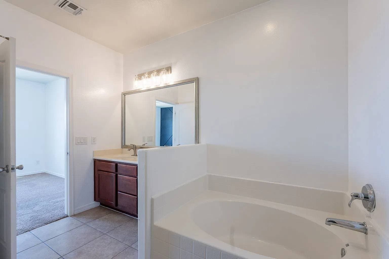 Maricopa House: 41251 W Barcelona Dr