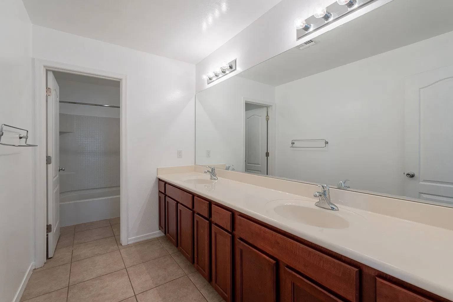 Maricopa House: 41251 W Barcelona Dr
