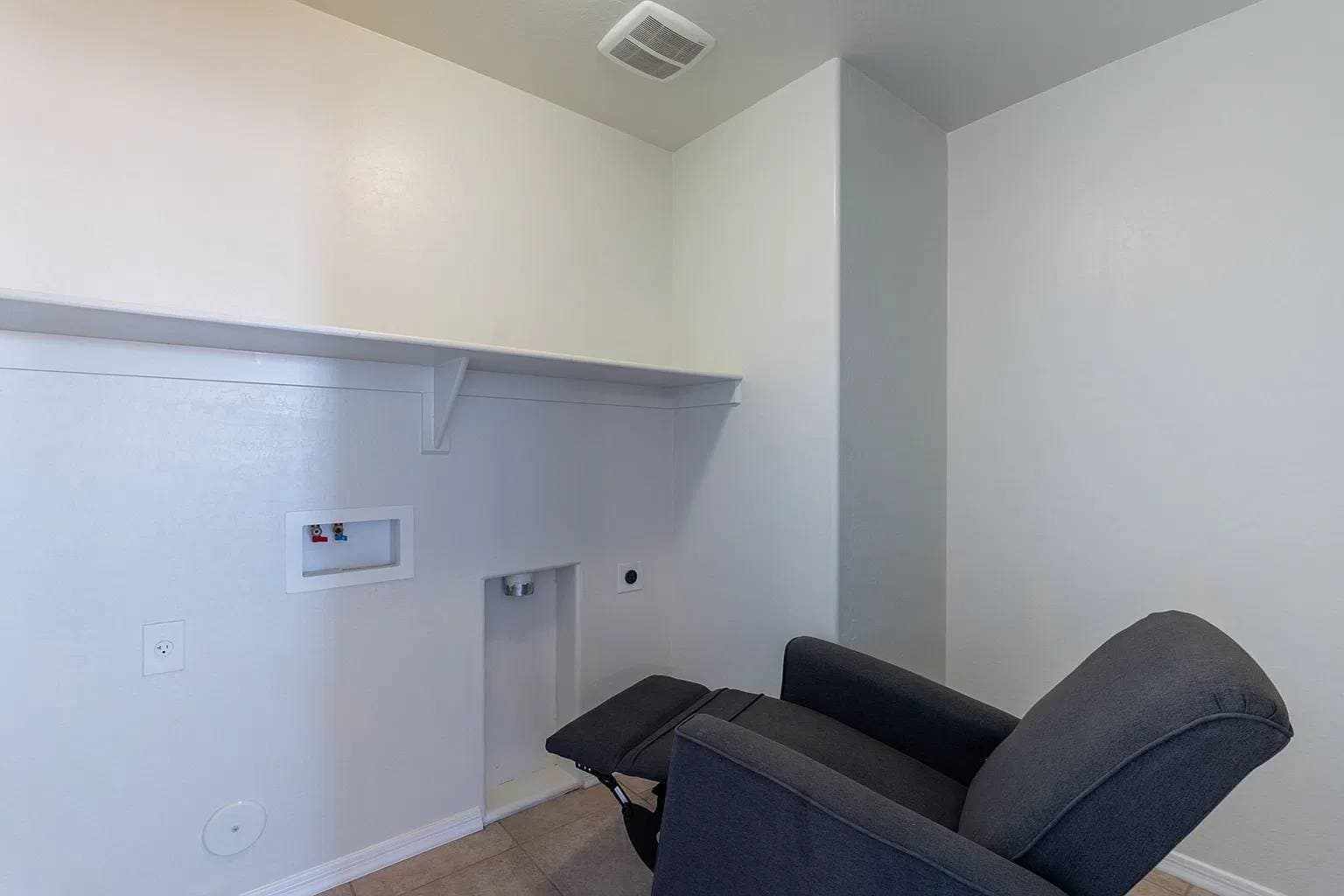 Maricopa House: 41251 W Barcelona Dr