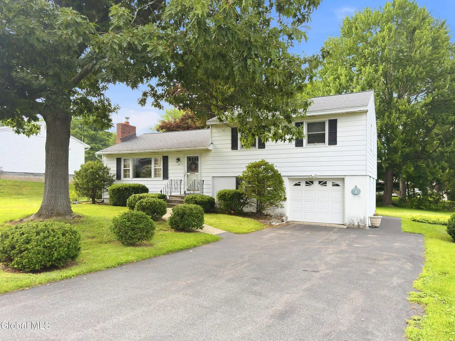 Latham House: 22 Homestead Dr
