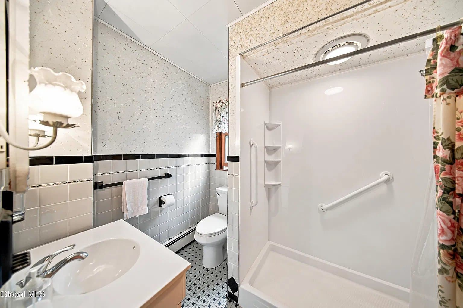 Latham House: 22 Homestead Dr