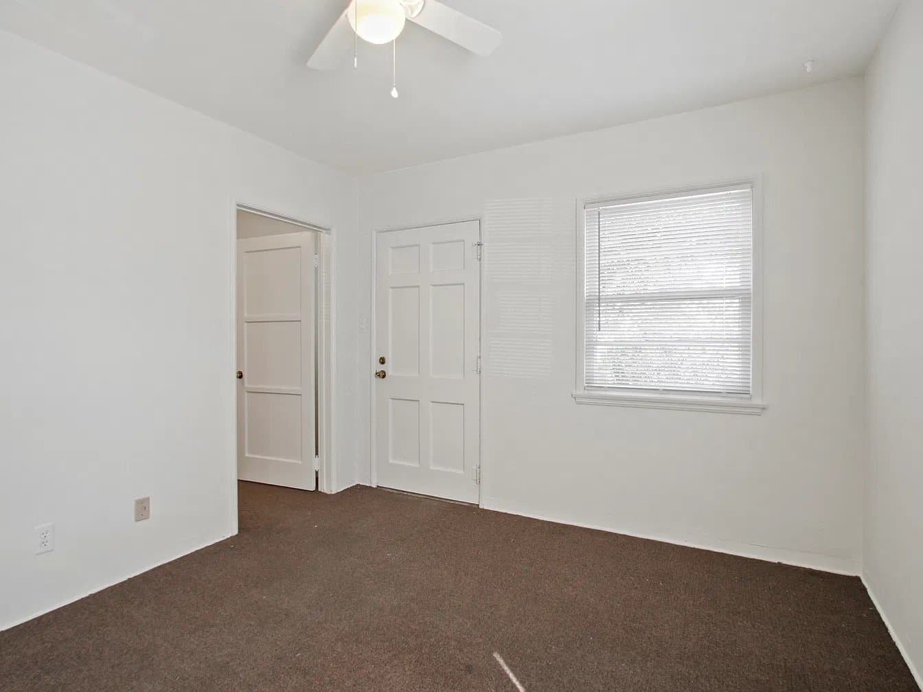 Long Beach House: 2723 E 8th St