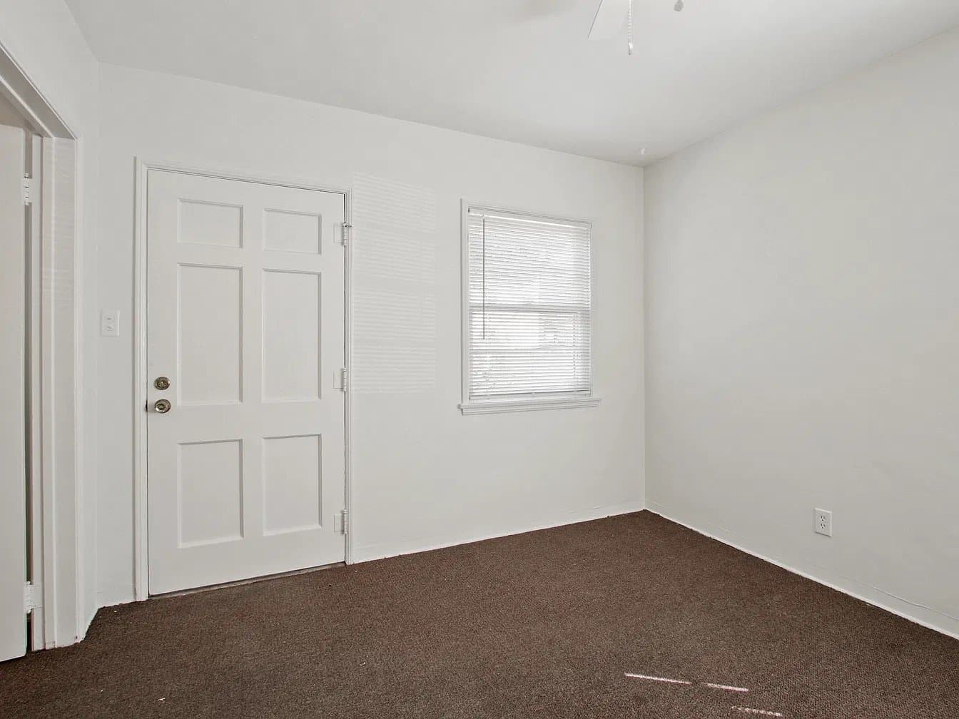 Long Beach House: 2723 E 8th St