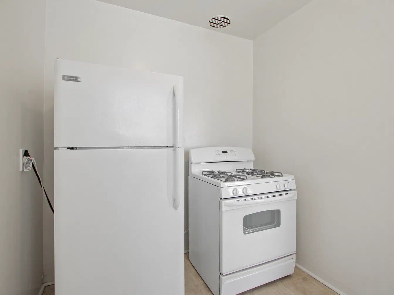 Long Beach House: 2723 E 8th St