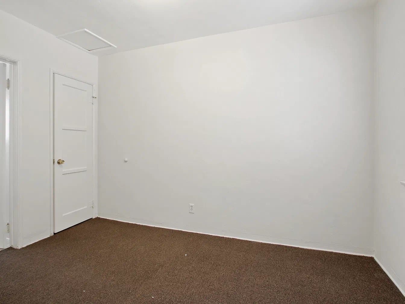 Long Beach House: 2723 E 8th St