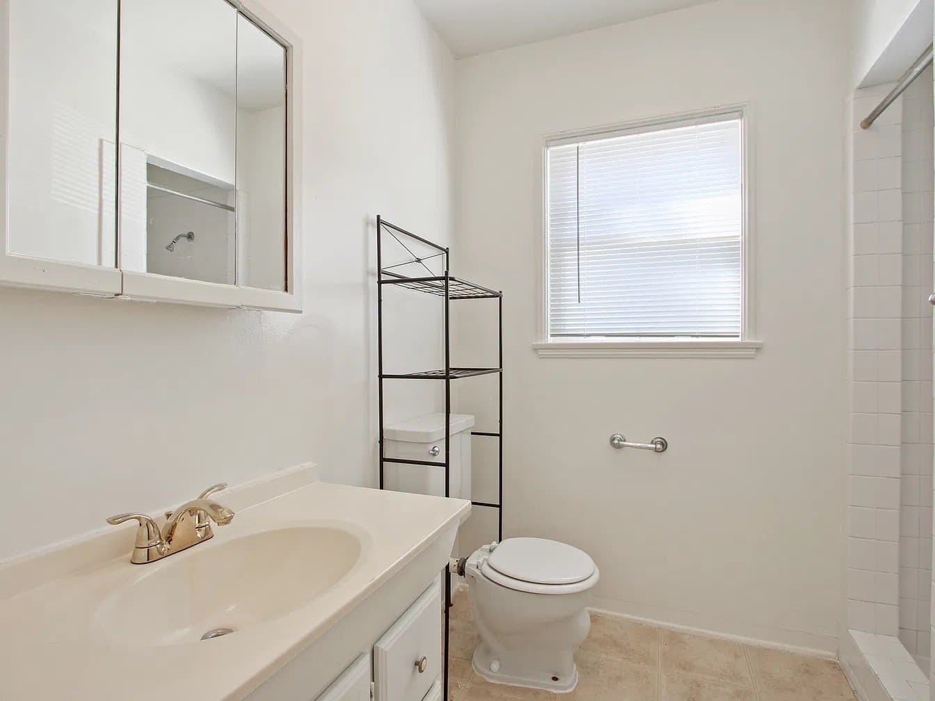 Long Beach House: 2723 E 8th St