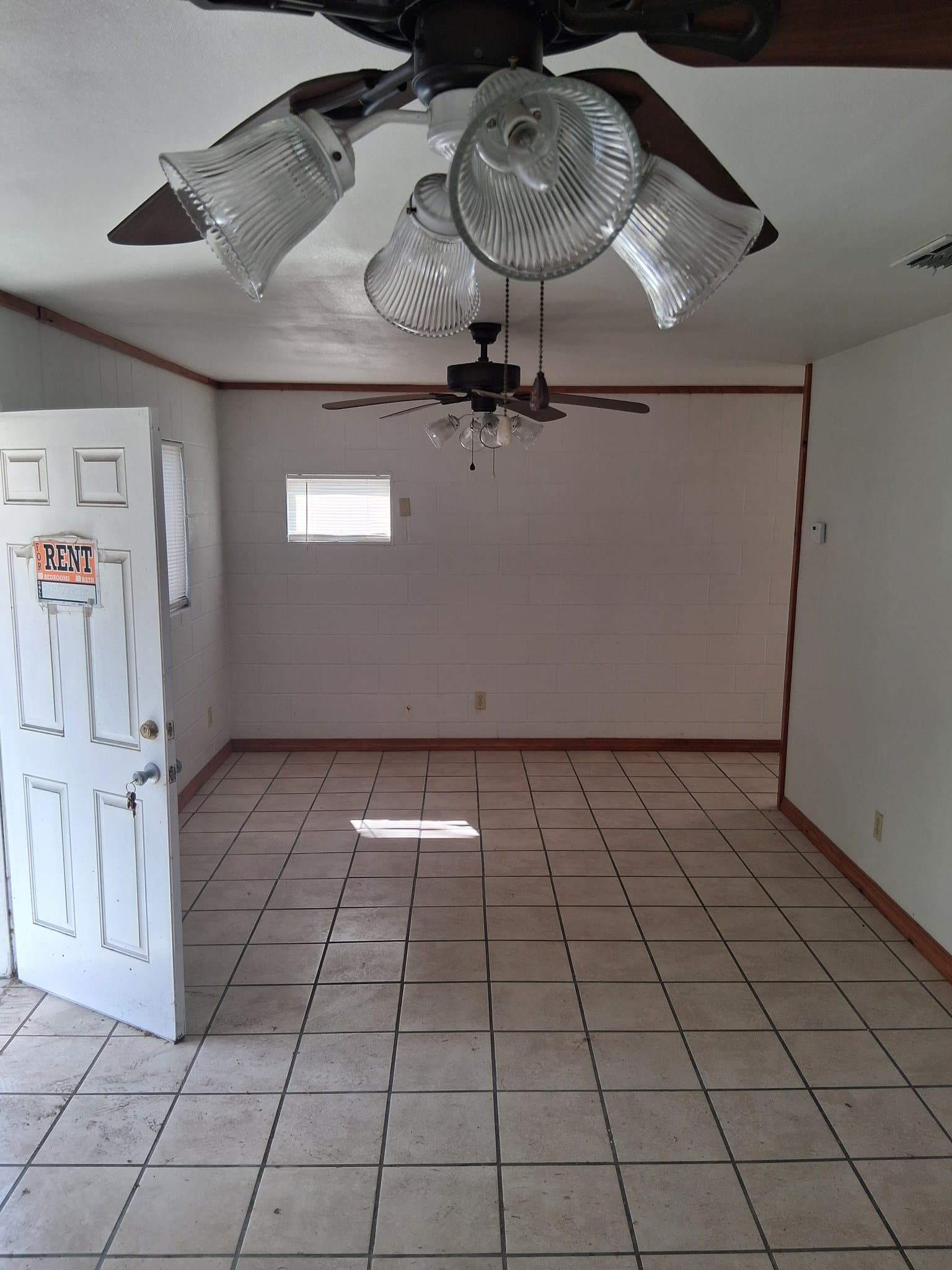 Kingsville House: 220 1/2 W Kenedy Ave