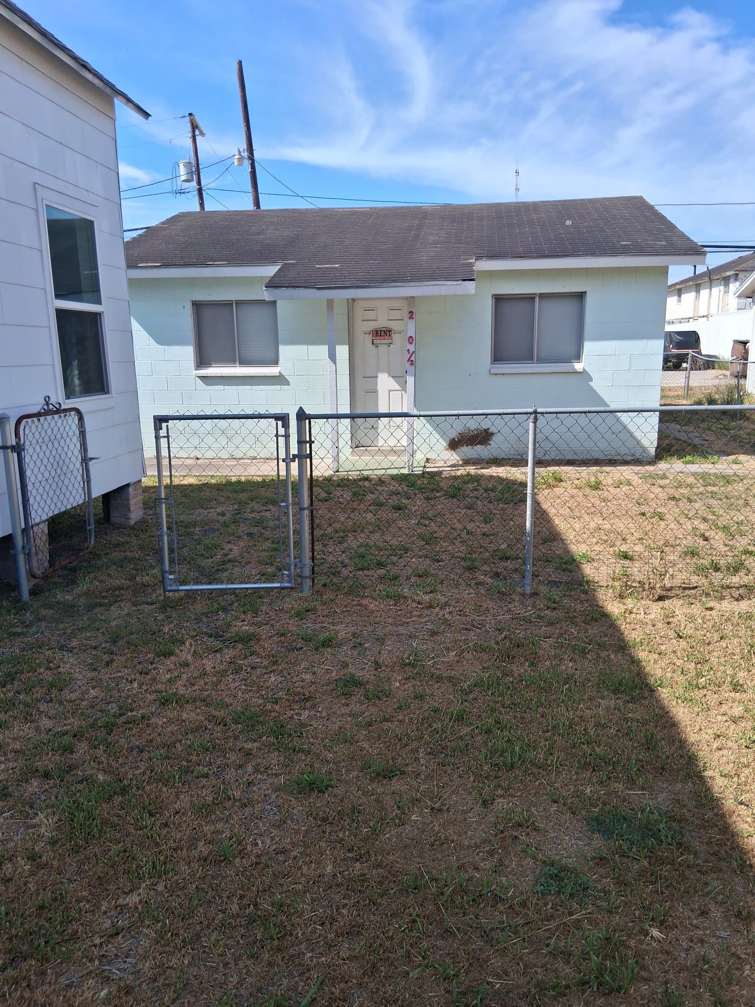 Kingsville House: 220 1/2 W Kenedy Ave