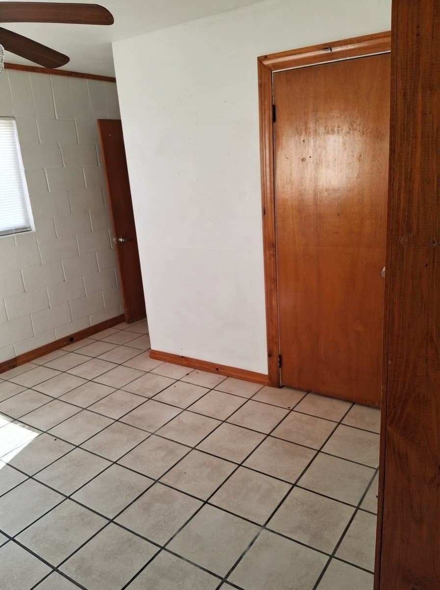 Kingsville House: 220 1/2 W Kenedy Ave