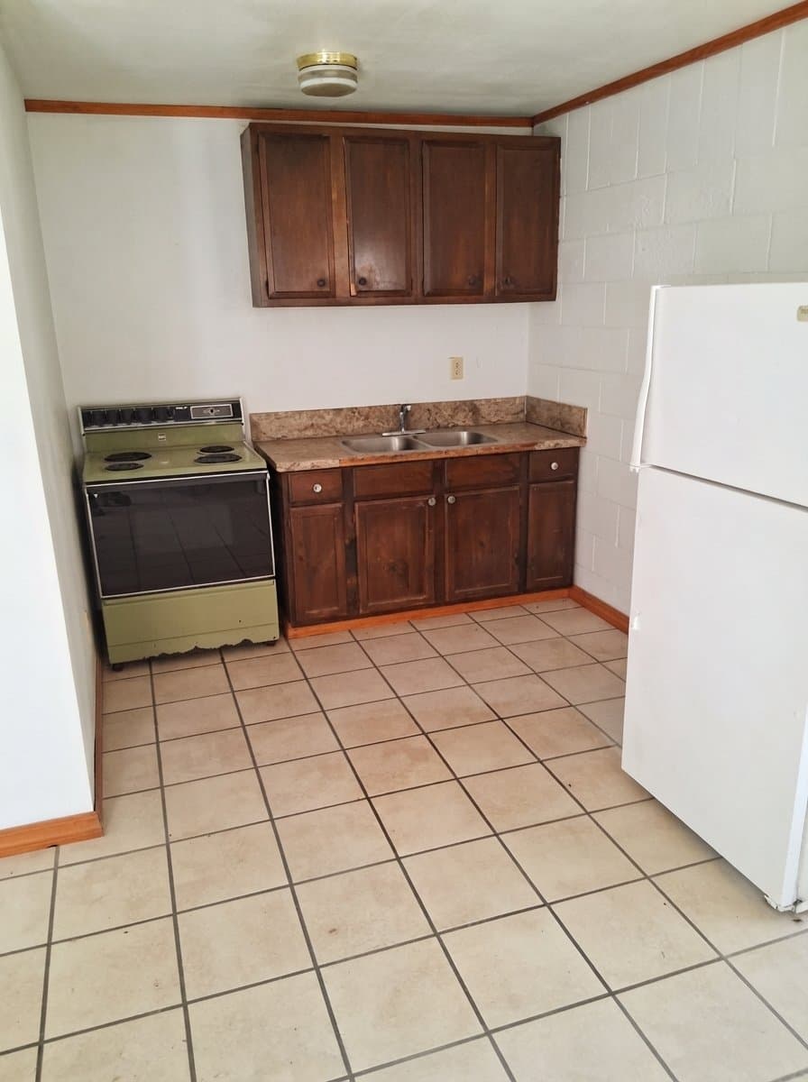 Kingsville House: 220 1/2 W Kenedy Ave