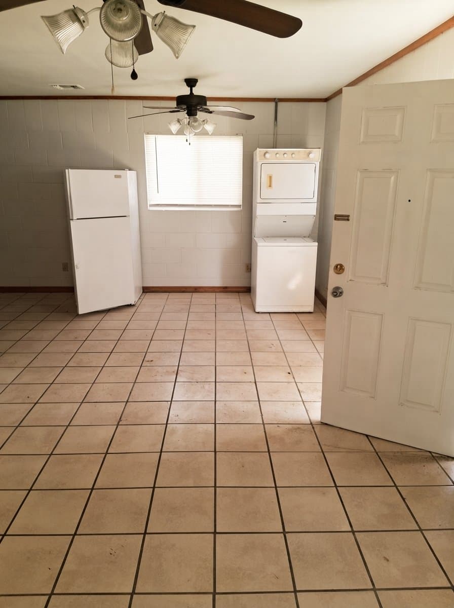 Kingsville House: 220 1/2 W Kenedy Ave