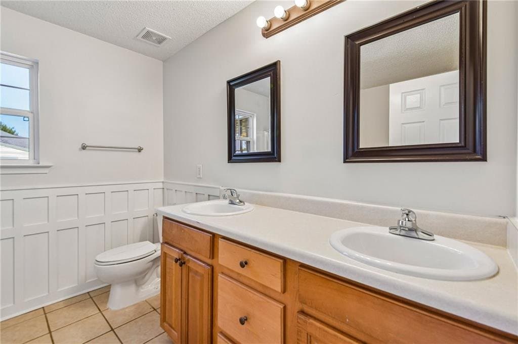 Warner Robins House: 902 Haverhill Cir