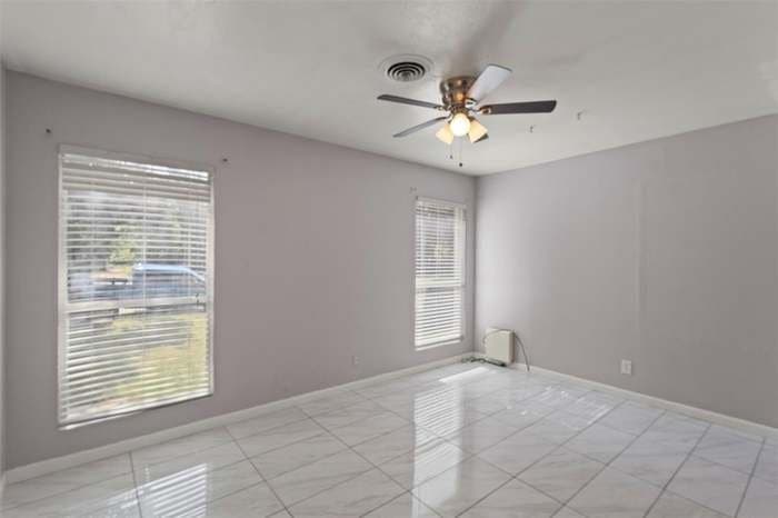 Irving House: 711 Hilltop Dr
