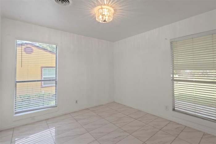 Irving House: 711 Hilltop Dr