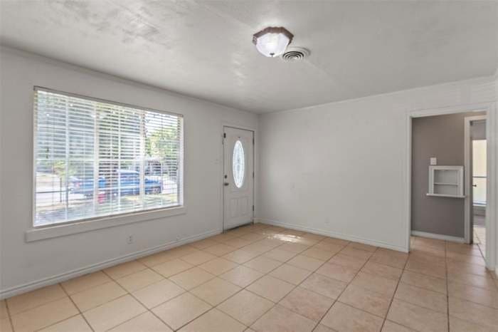 Irving House: 711 Hilltop Dr