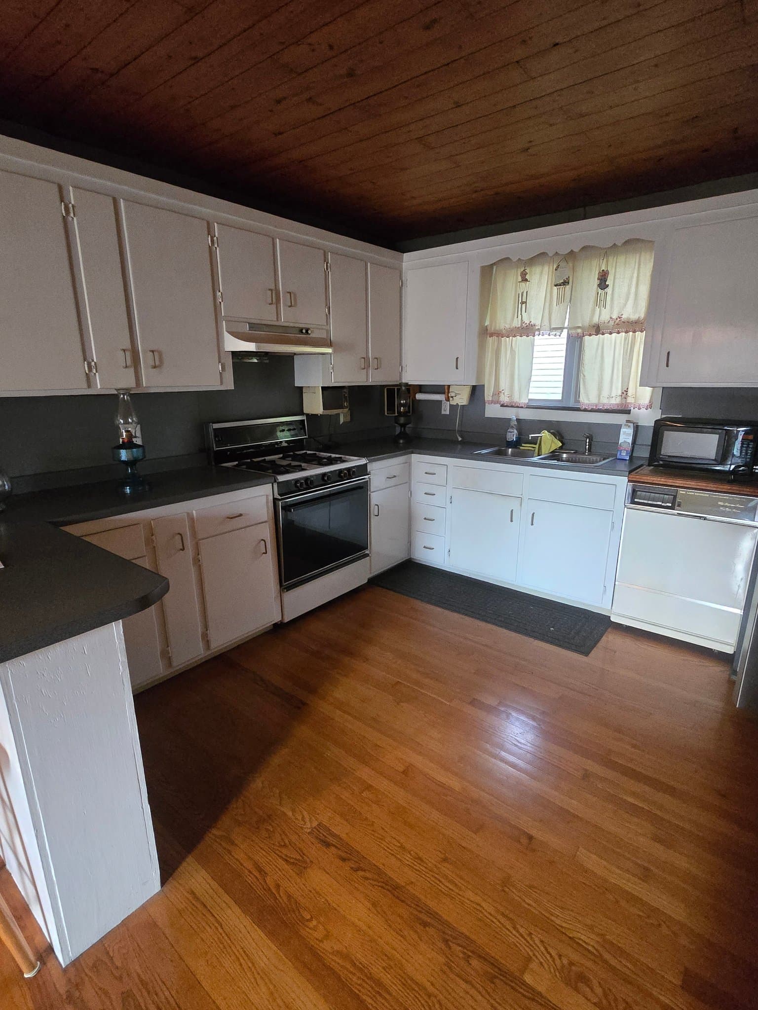 Acushnet House: 56 Slocum St
