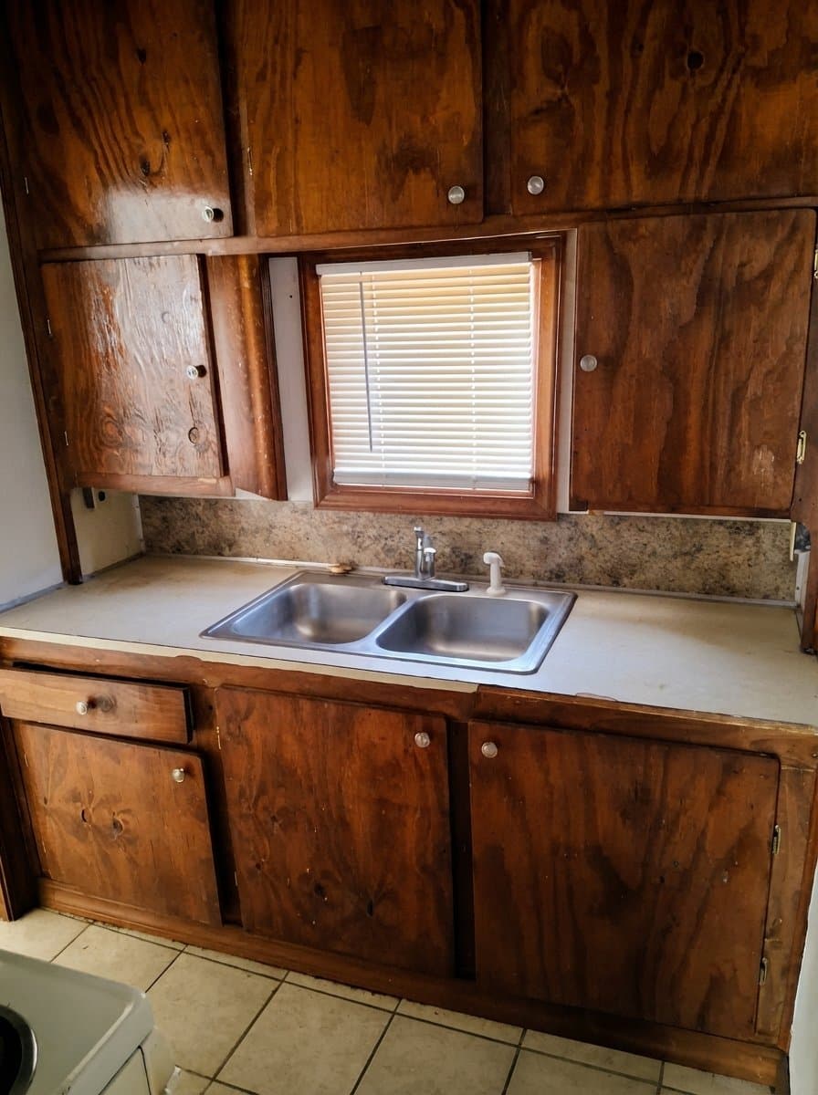 Kingsville House: 614 1/2 W Kleberg Ave