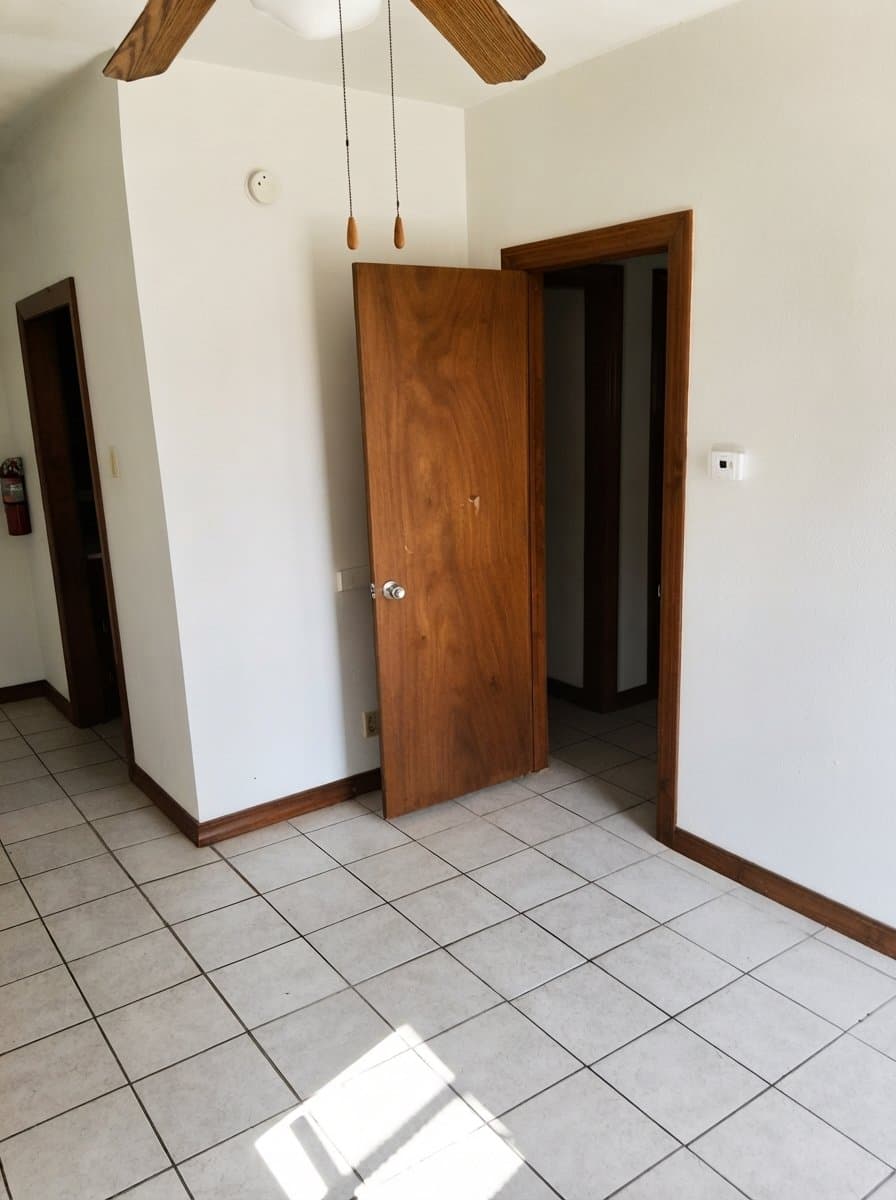 Kingsville House: 614 1/2 W Kleberg Ave