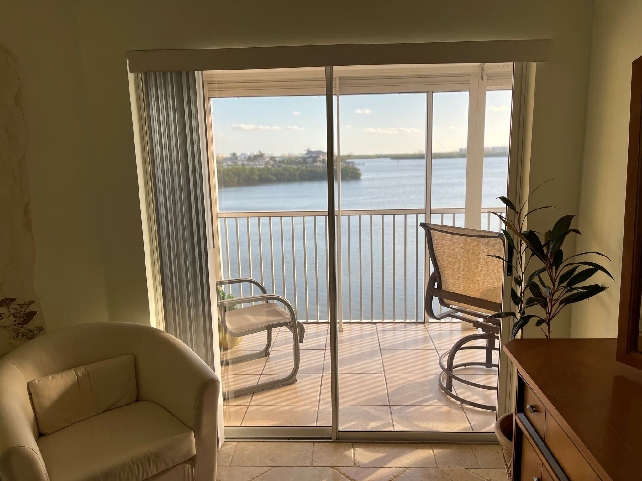 Bonita Springs Condo: 4895 Bonita Beach Rd.