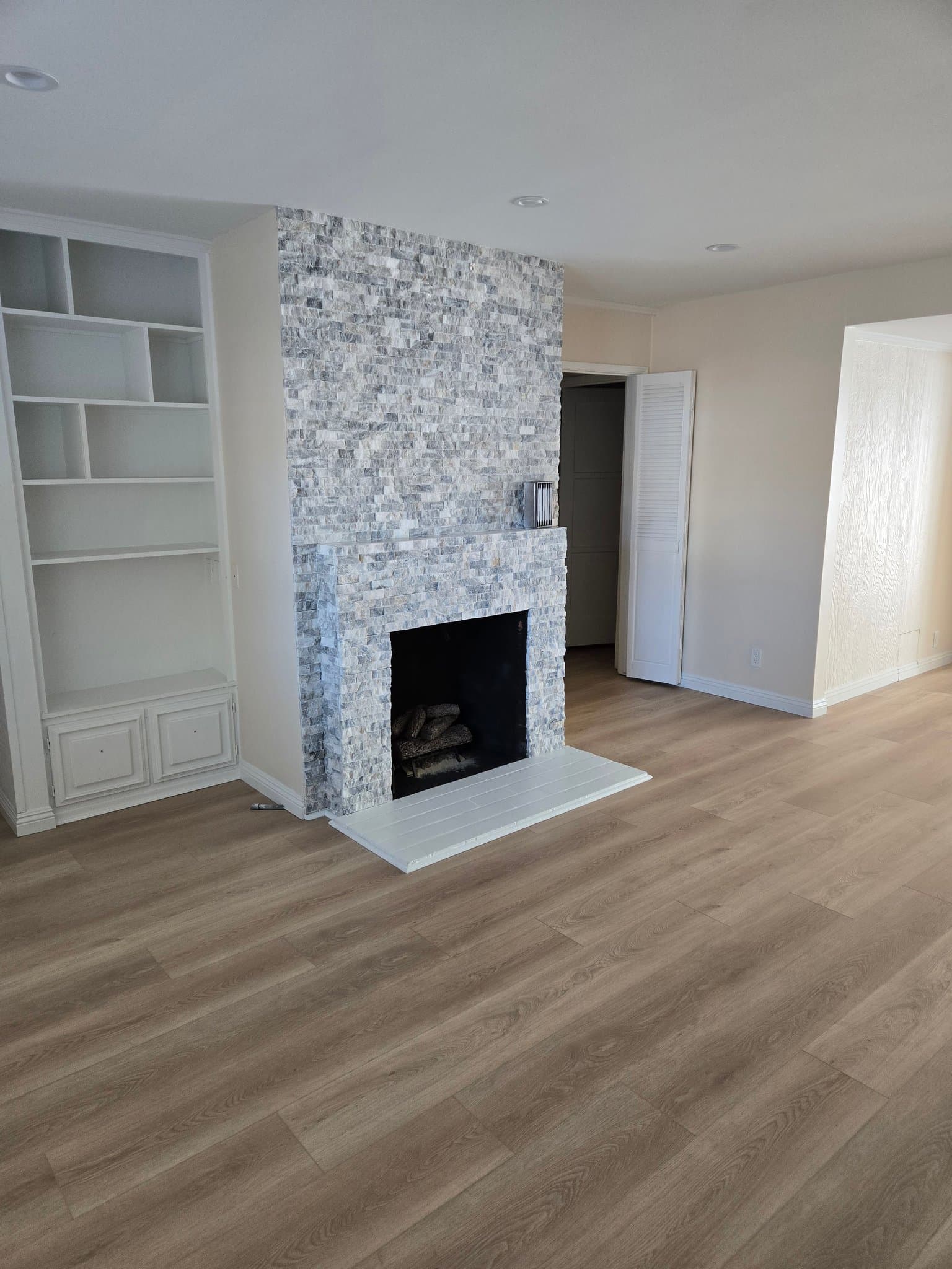 Northridge House: 8113 Bianca Ave