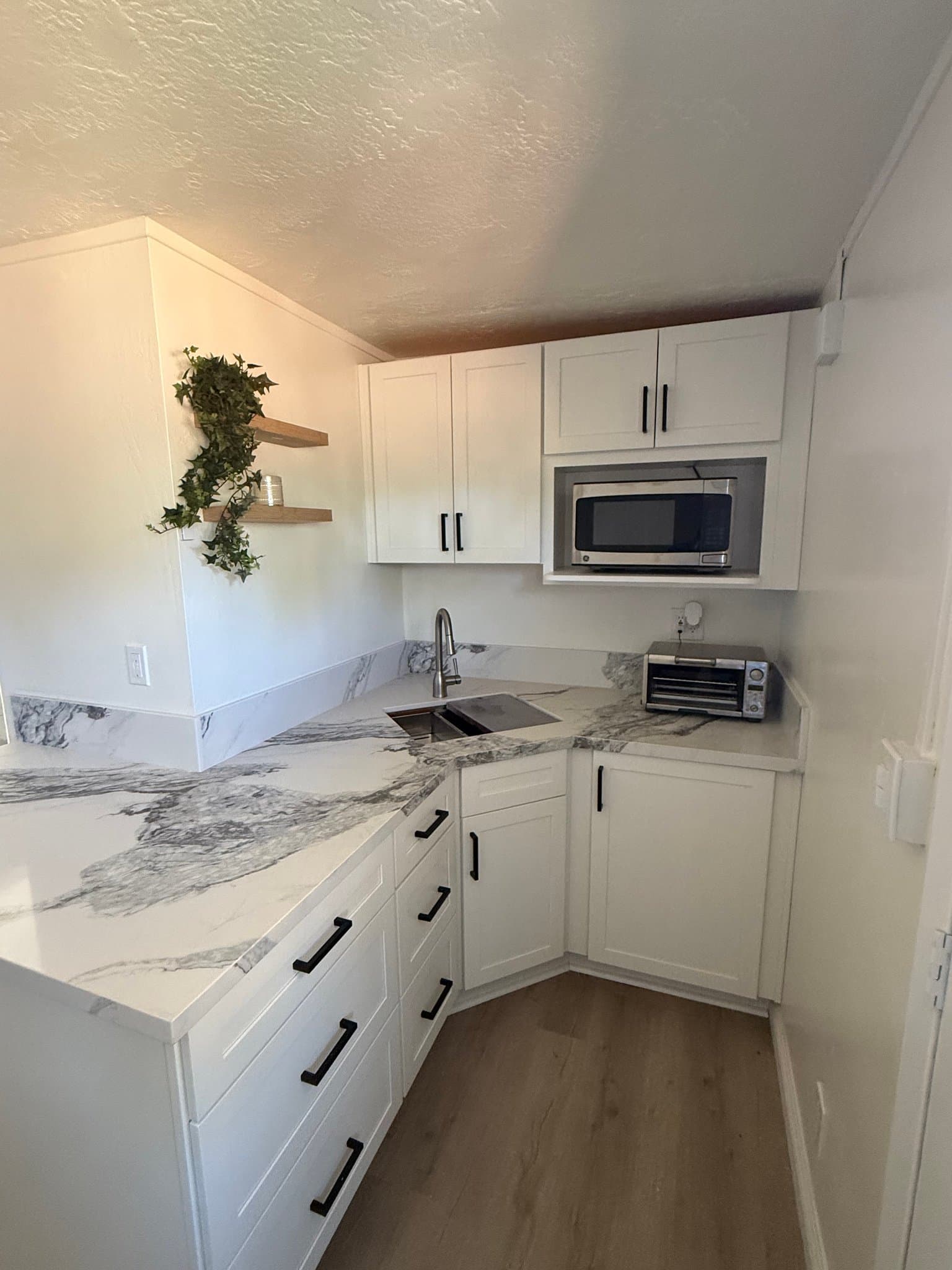 Encinitas Multiplex: 1144 Aloha Dr,