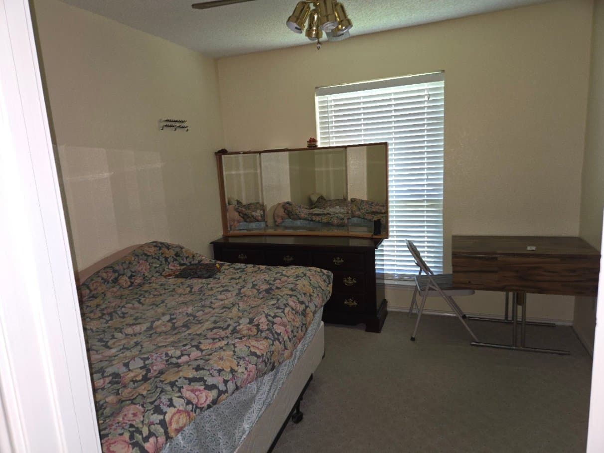 Allen Single Room: 1000 Fairlawn St