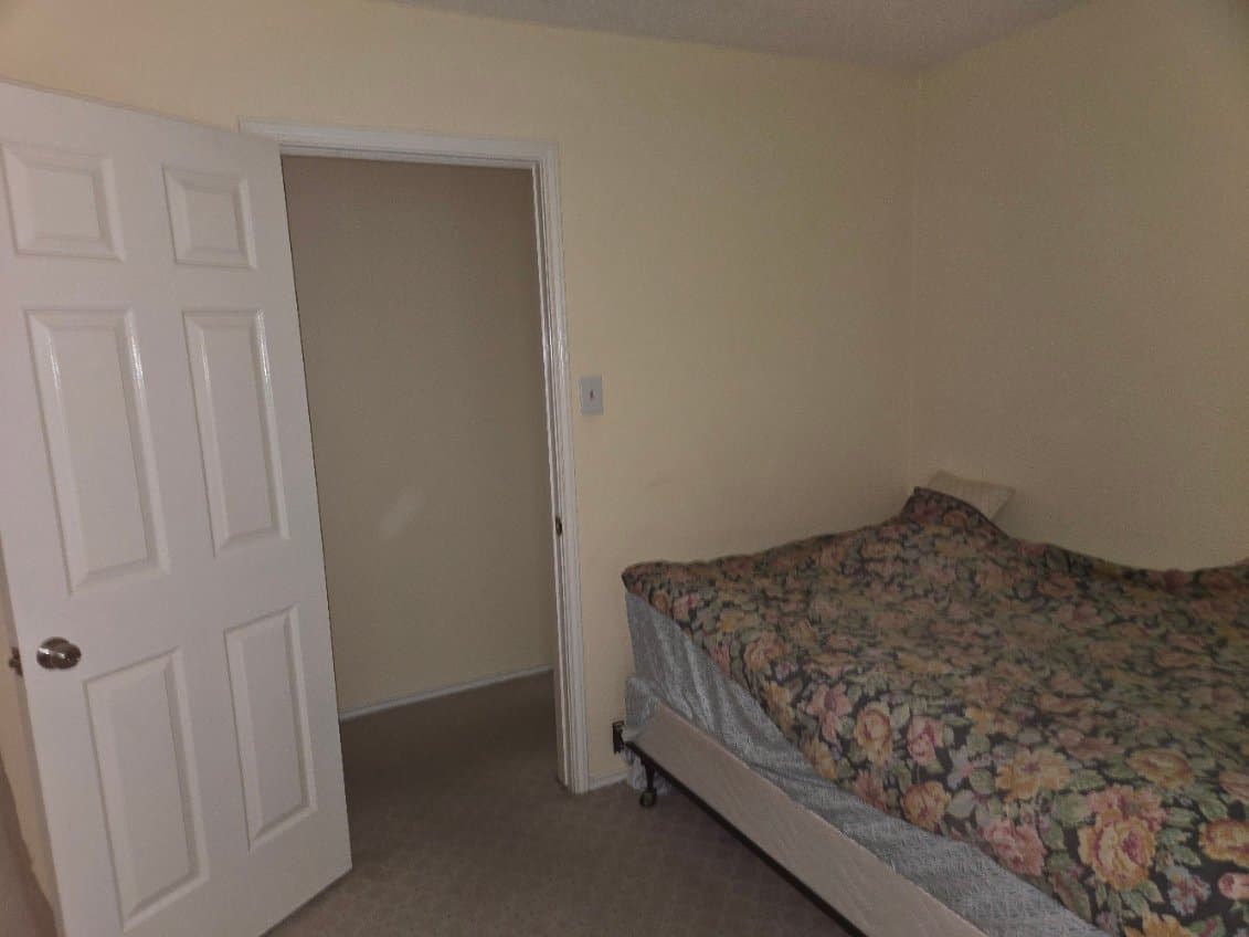 Allen Single Room: 1000 Fairlawn St