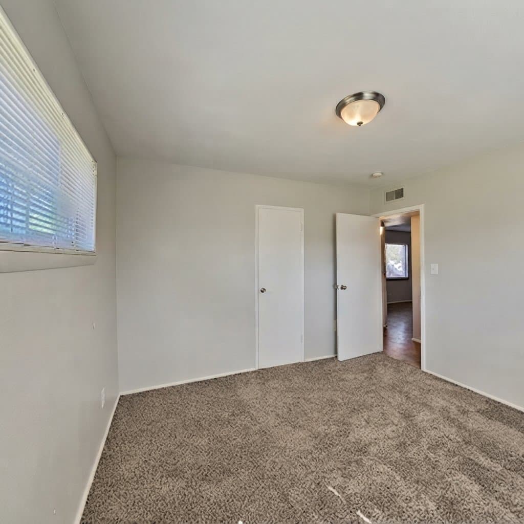 Thornton House: 1574 Oak Pl