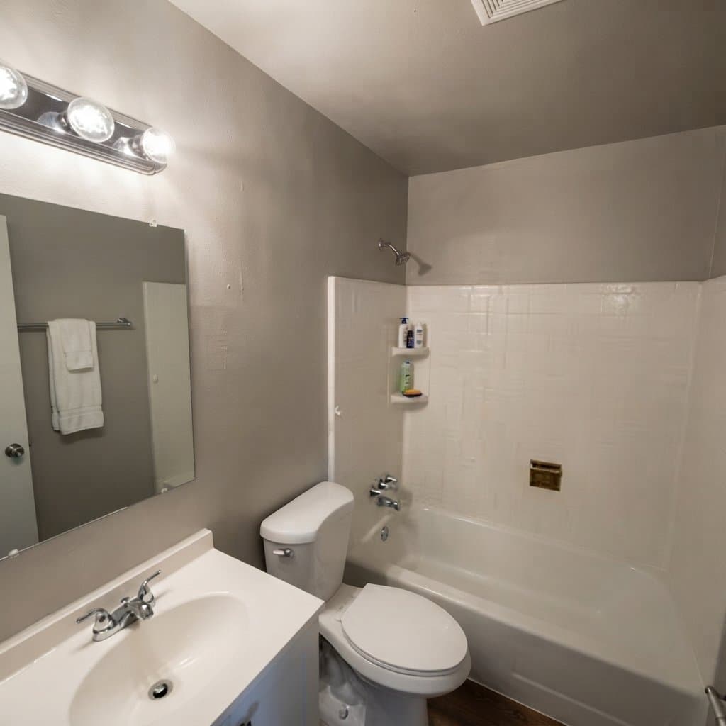 Thornton House: 1574 Oak Pl