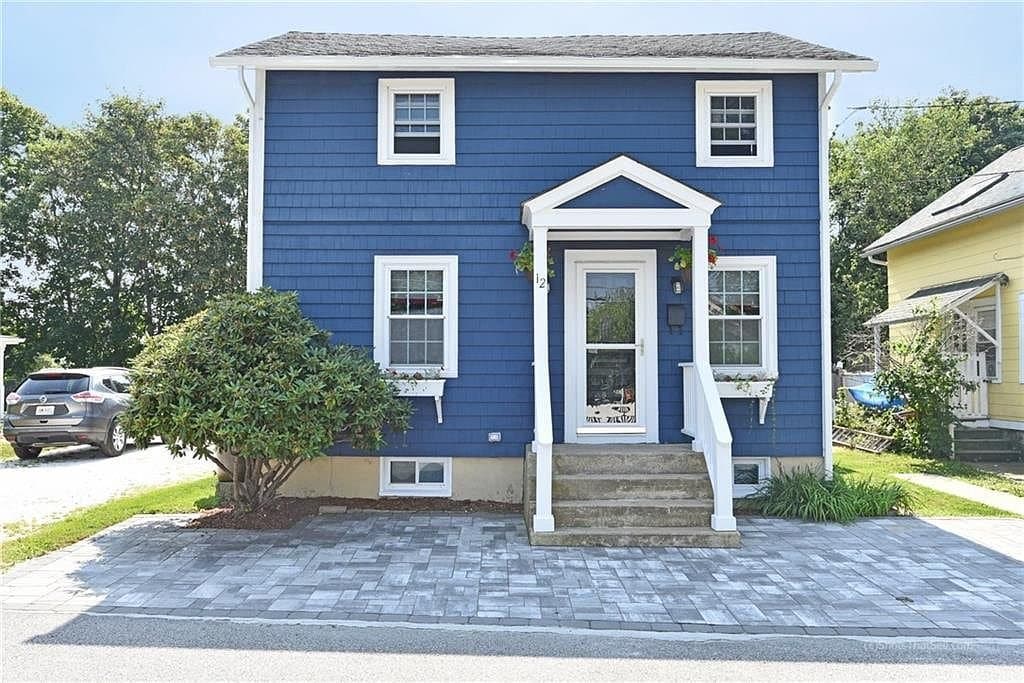 East Greenwich House: 12 Lincoln St