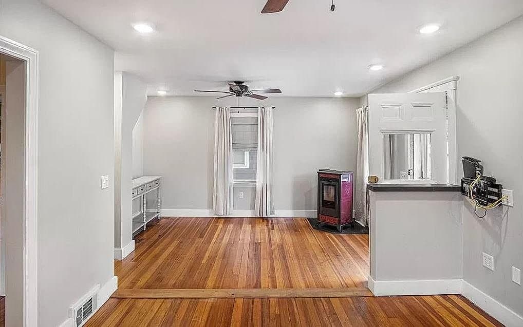 East Greenwich House: 12 Lincoln St