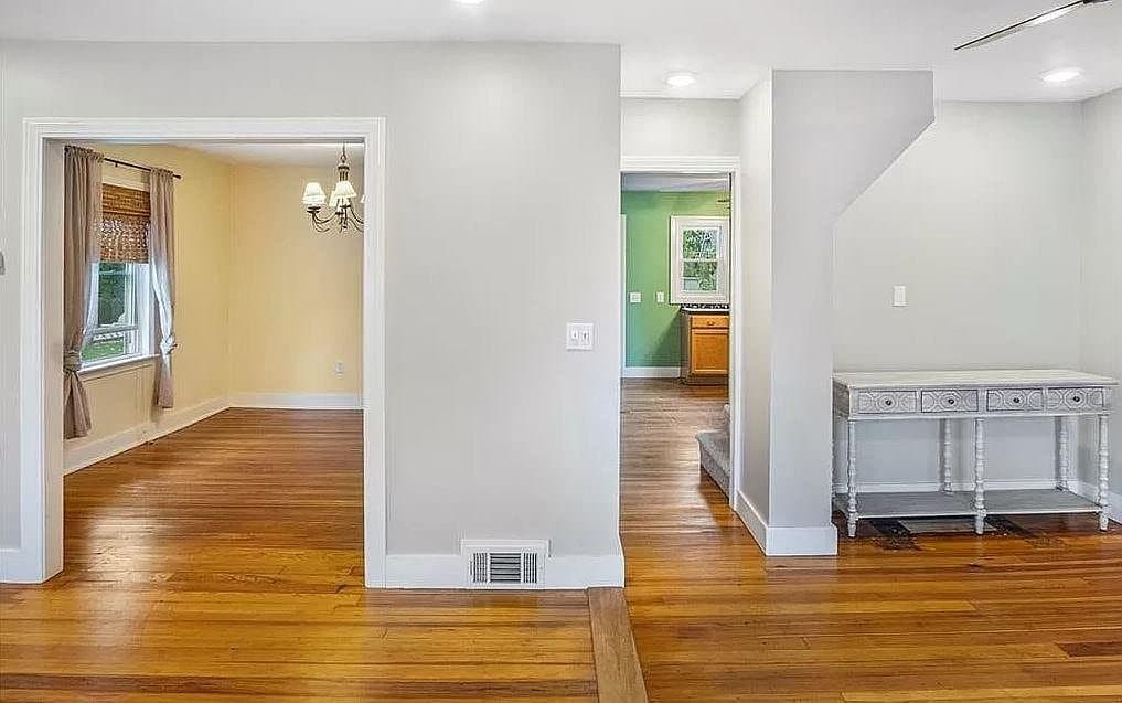East Greenwich House: 12 Lincoln St