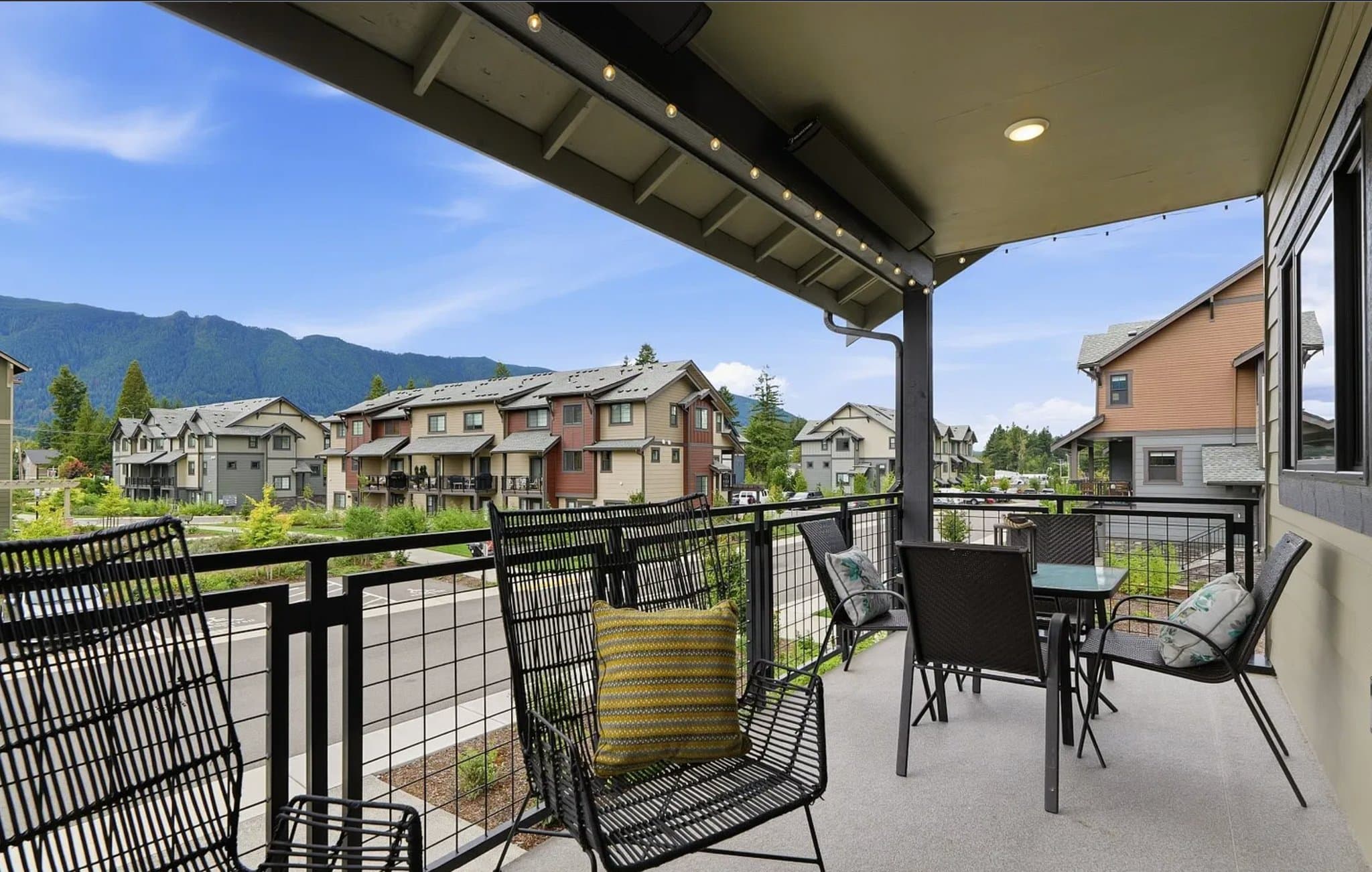 North Bend Townhome: 1906 SE 12th St