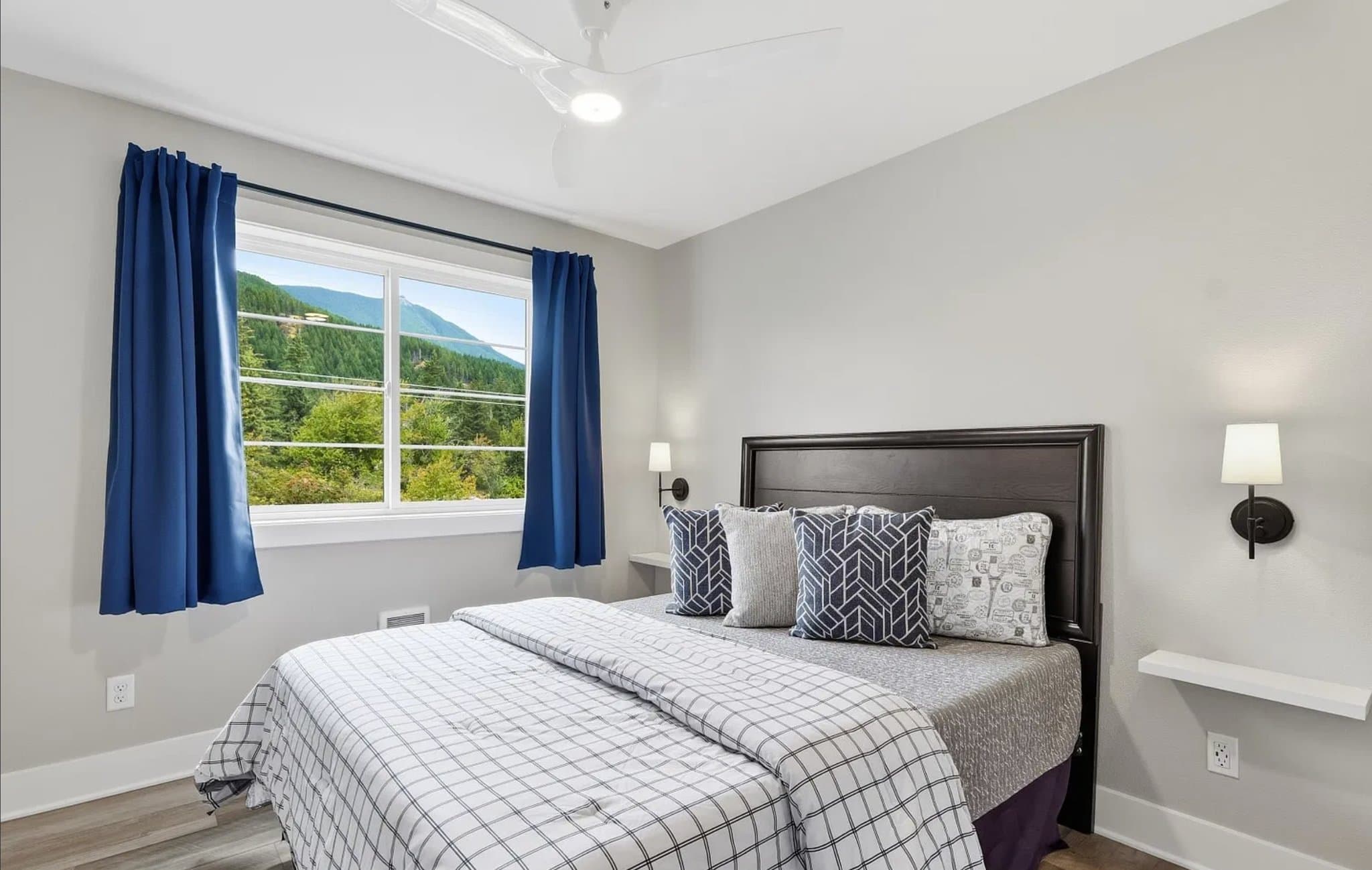 North Bend Townhome: 1906 SE 12th St