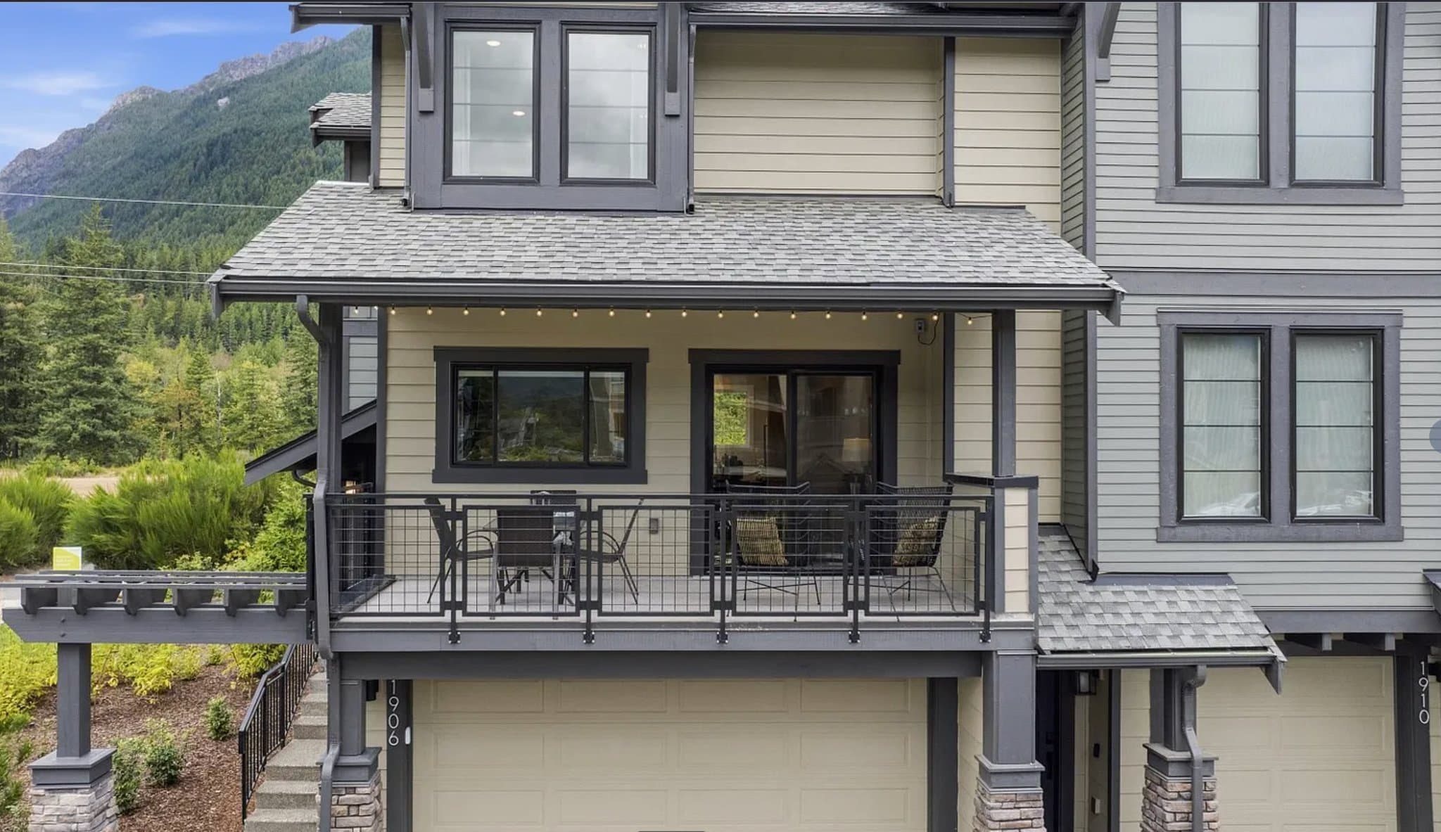 North Bend Townhome: 1906 SE 12th St