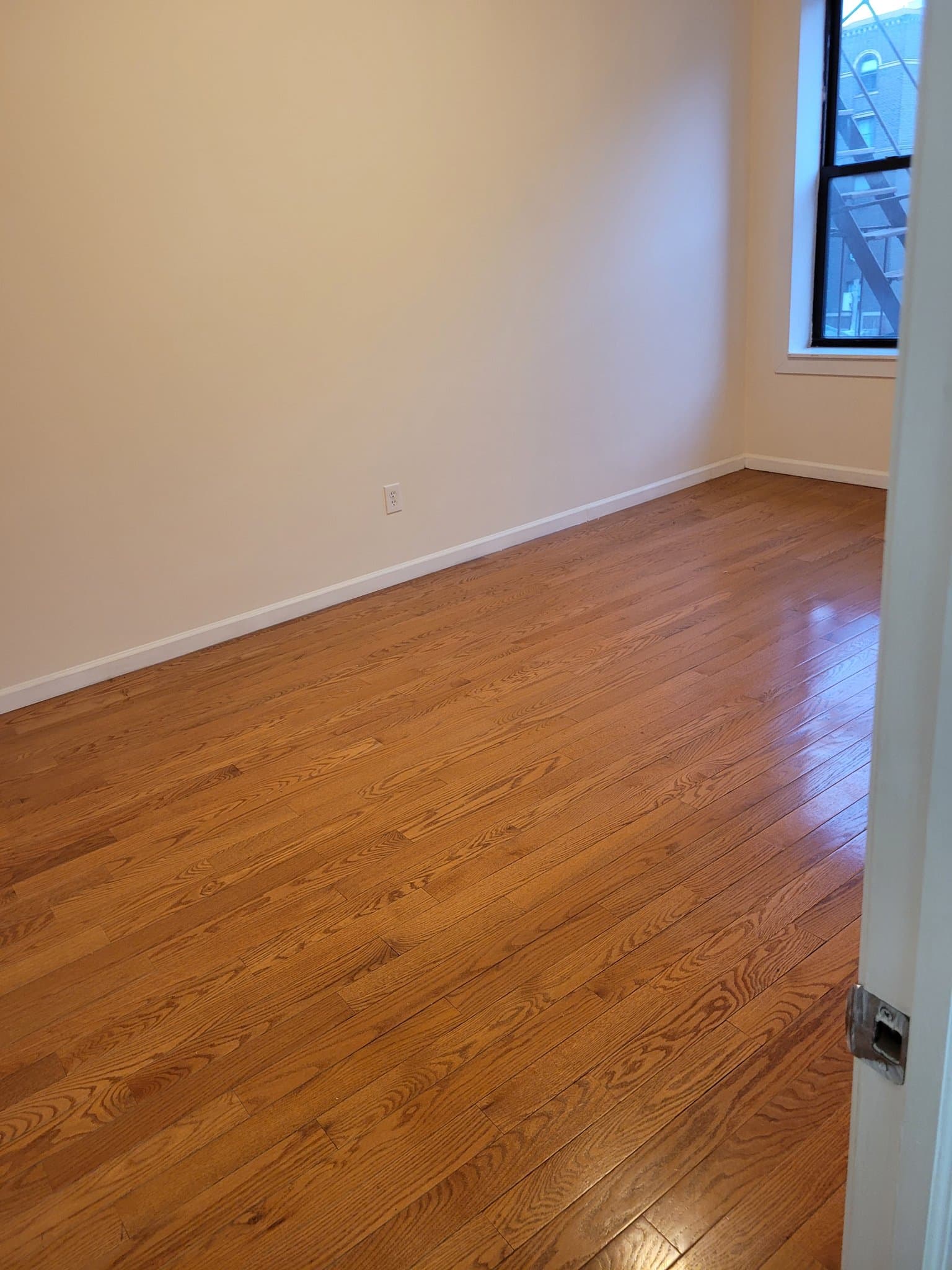 Woodside Apartment: 4705 45th St
