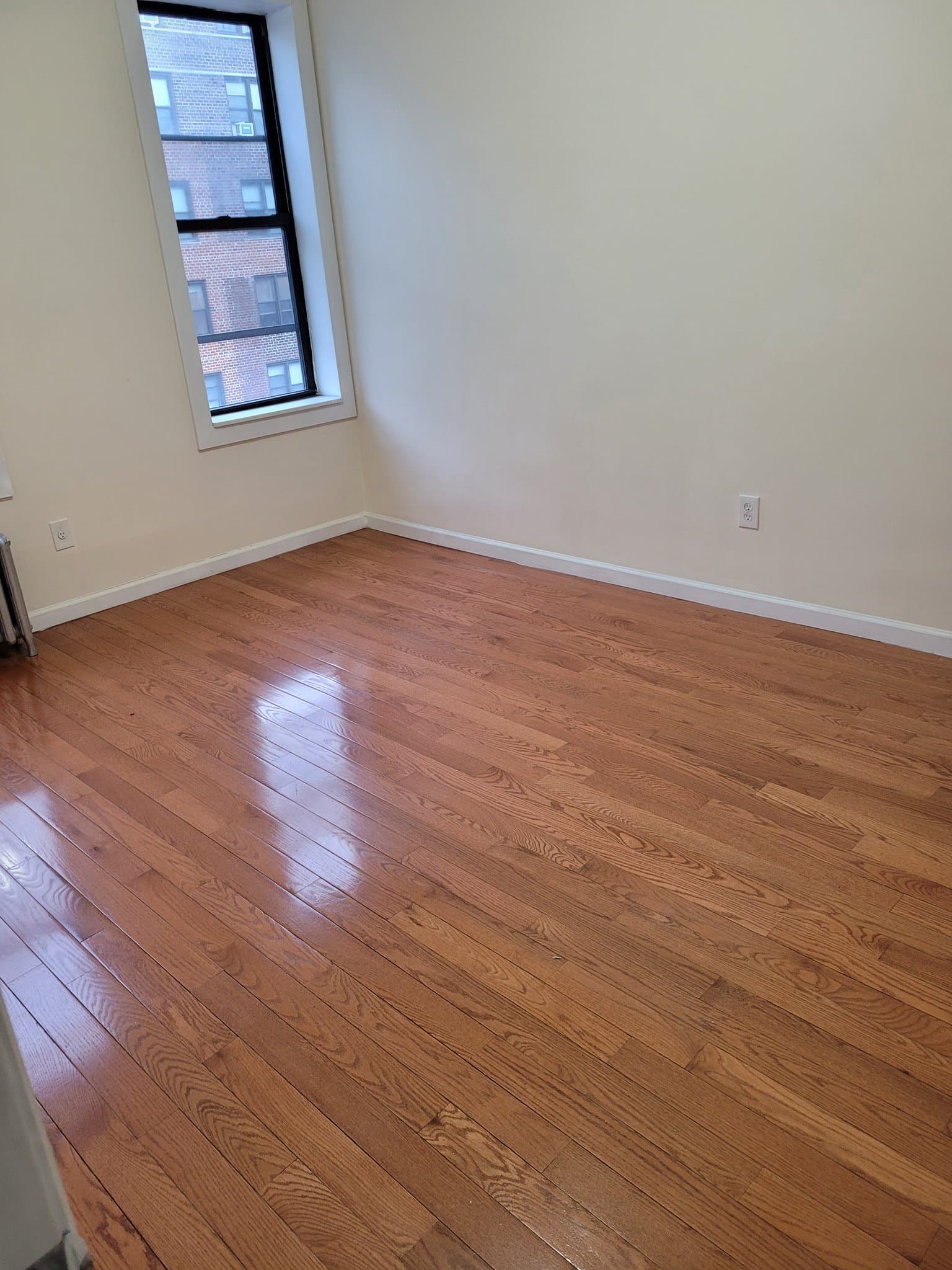 Woodside Apartment: 4705 45th St