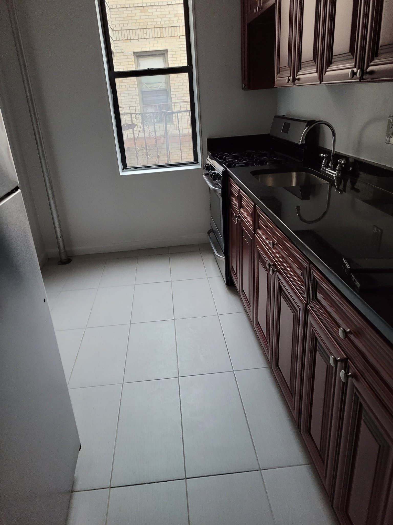 Woodside Apartment: 4705 45th St