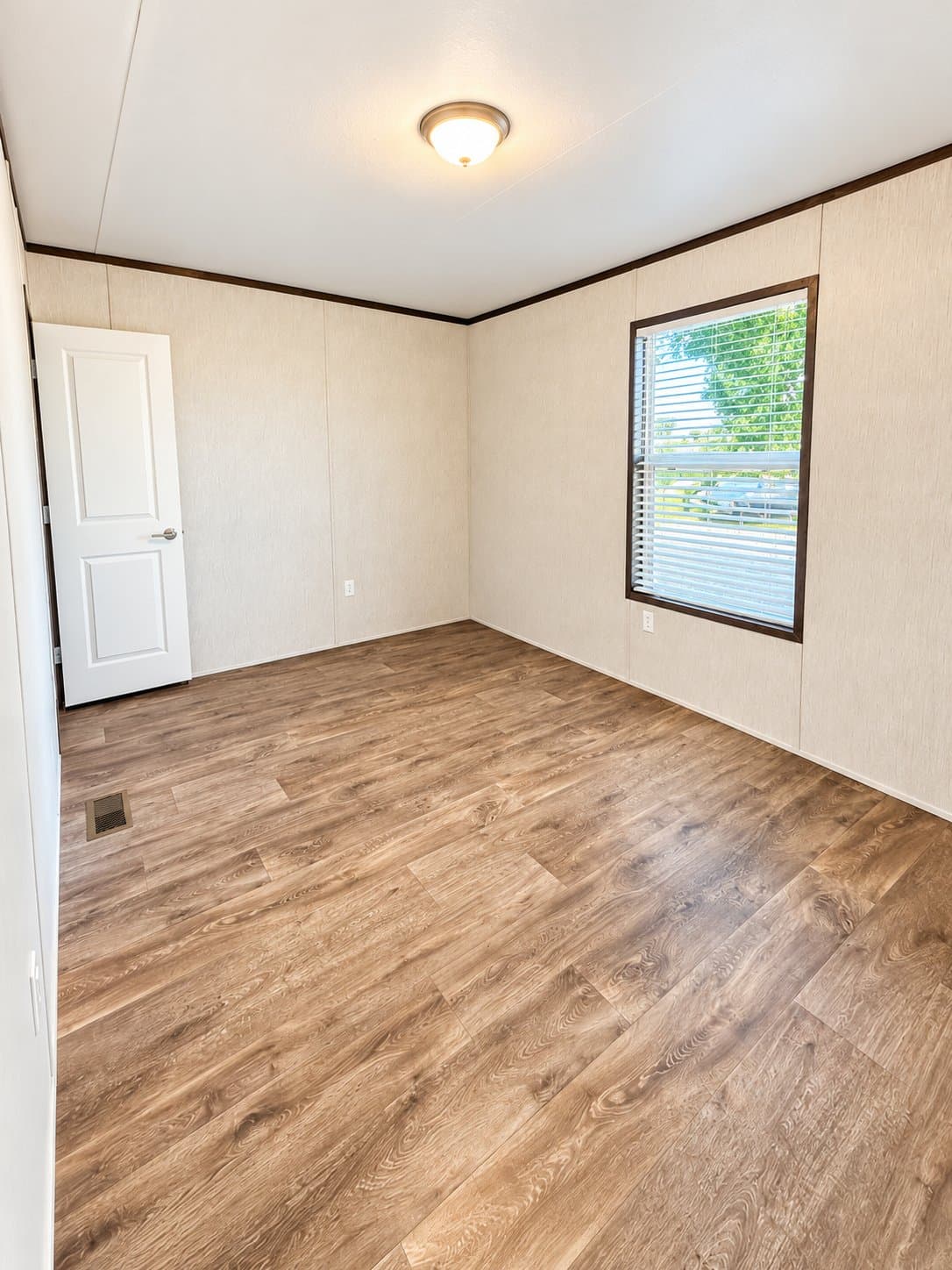 Lexington House: 219 Russell St