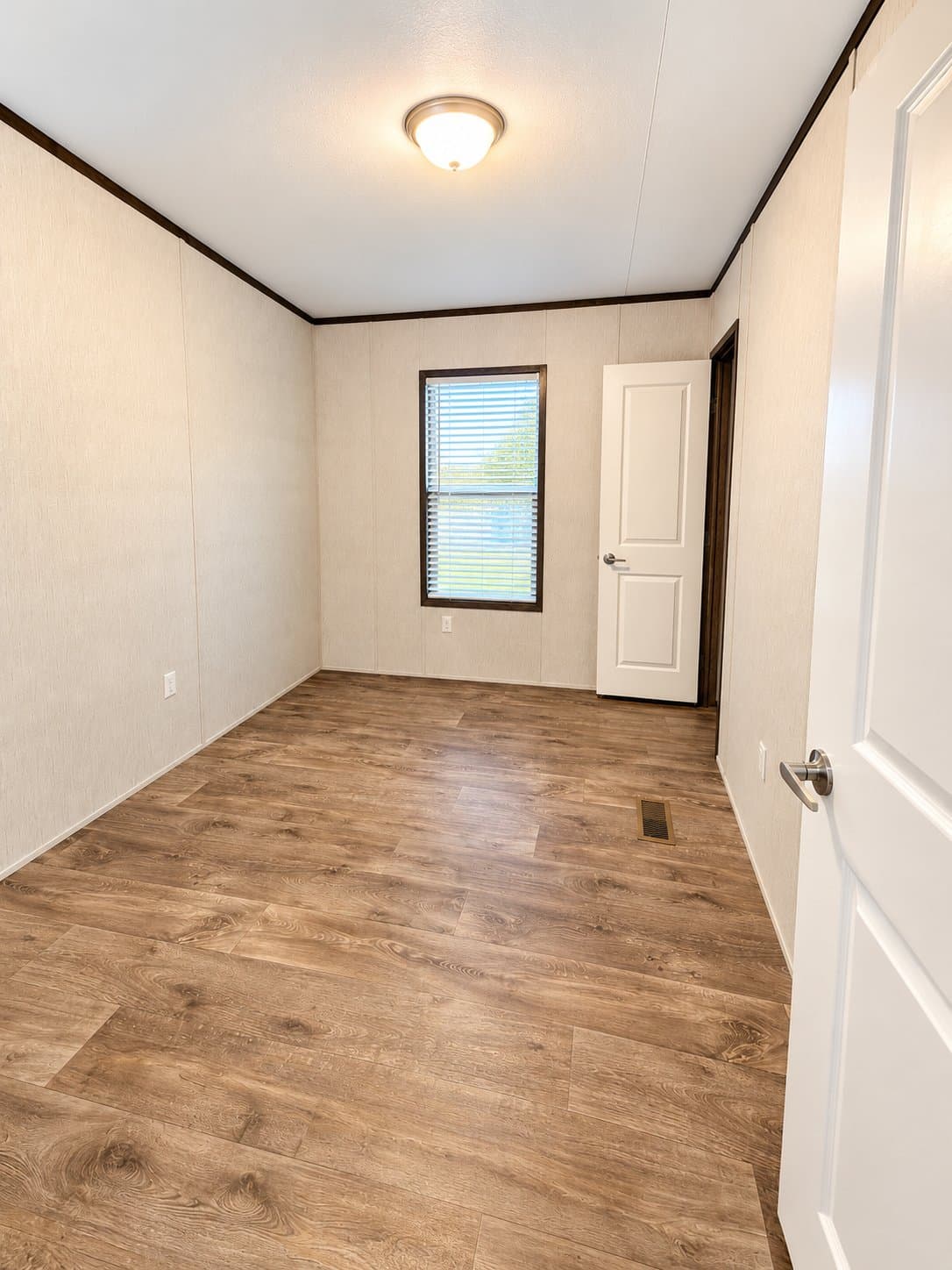 Lexington House: 219 Russell St