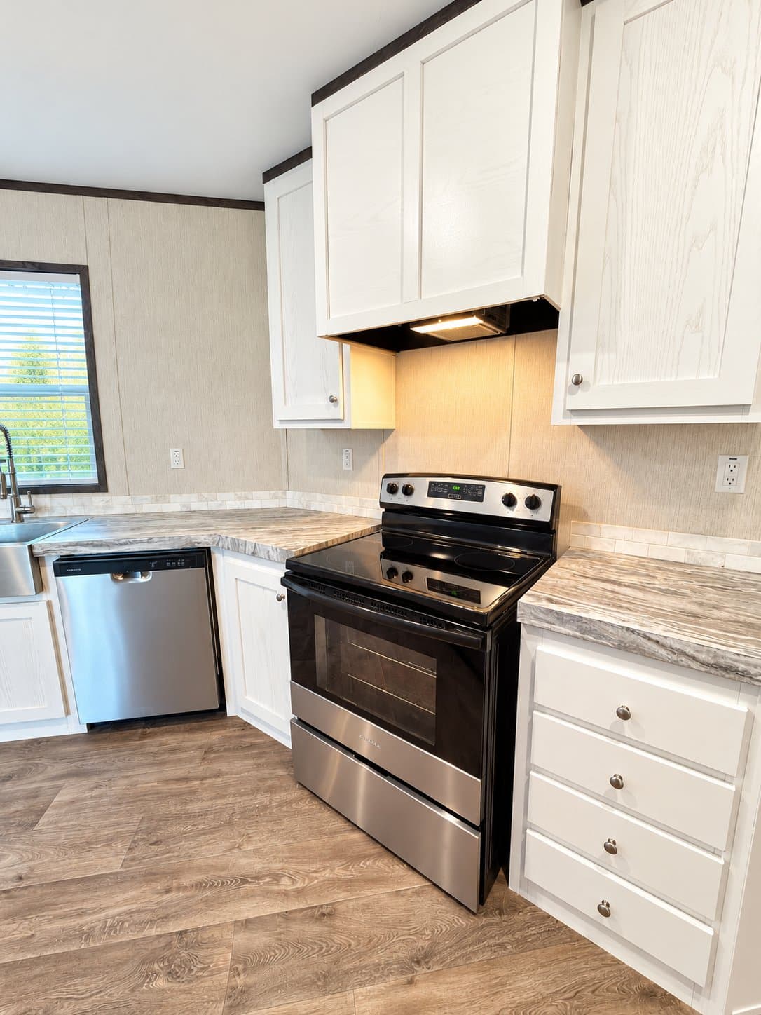 Lexington House: 219 Russell St
