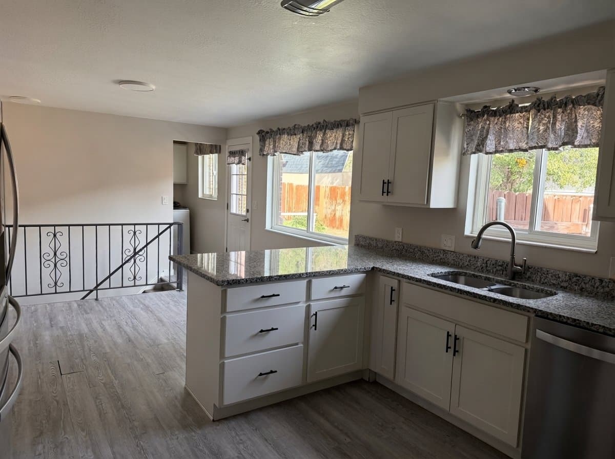 Ogden House: 1562 Tyler Ave